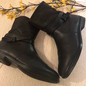 Ecco black leather ankle boots size 9